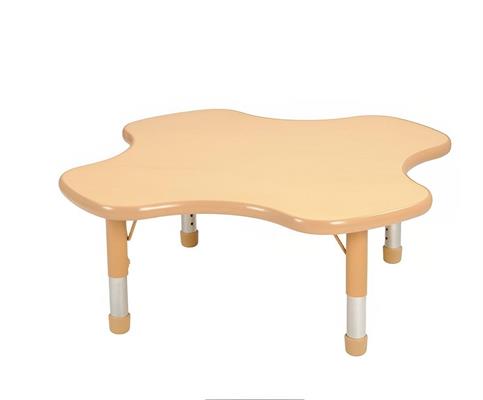 Tavolo modello Progressive sagomato in legno